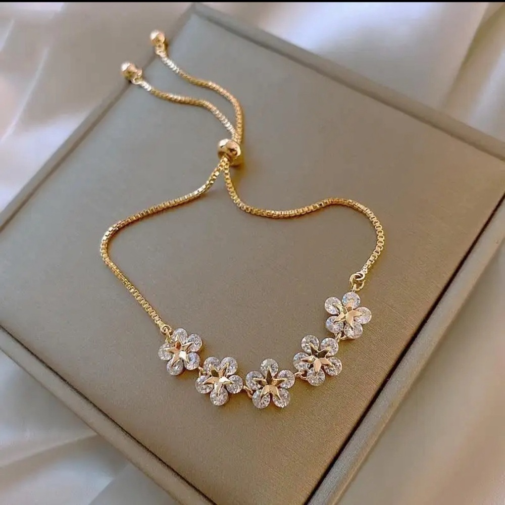 3 For $35 ⭐️NEW⭐️ 18K Gold and Crystal Flower & Star Adjustable Bracelet